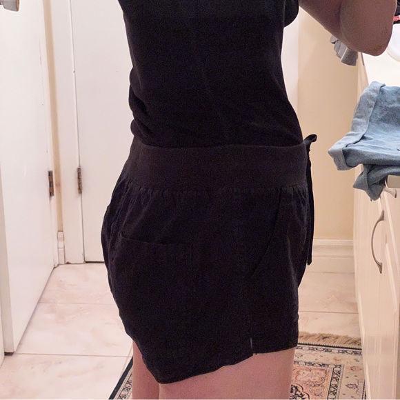 🖤black drawstring shorts - with pockets (size small) - Picture 12 of 12